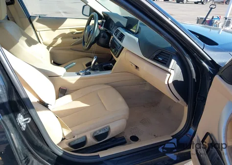 2015 BMW 320I z USA, uszkodzony, nr VIN WBA3B1C54FK135951